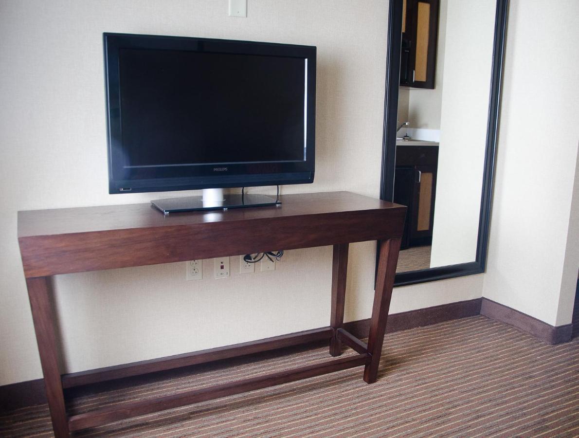 Holiday Inn Express Hotel & Suites Watertown - Thousand Islands By Ihg Экстерьер фото