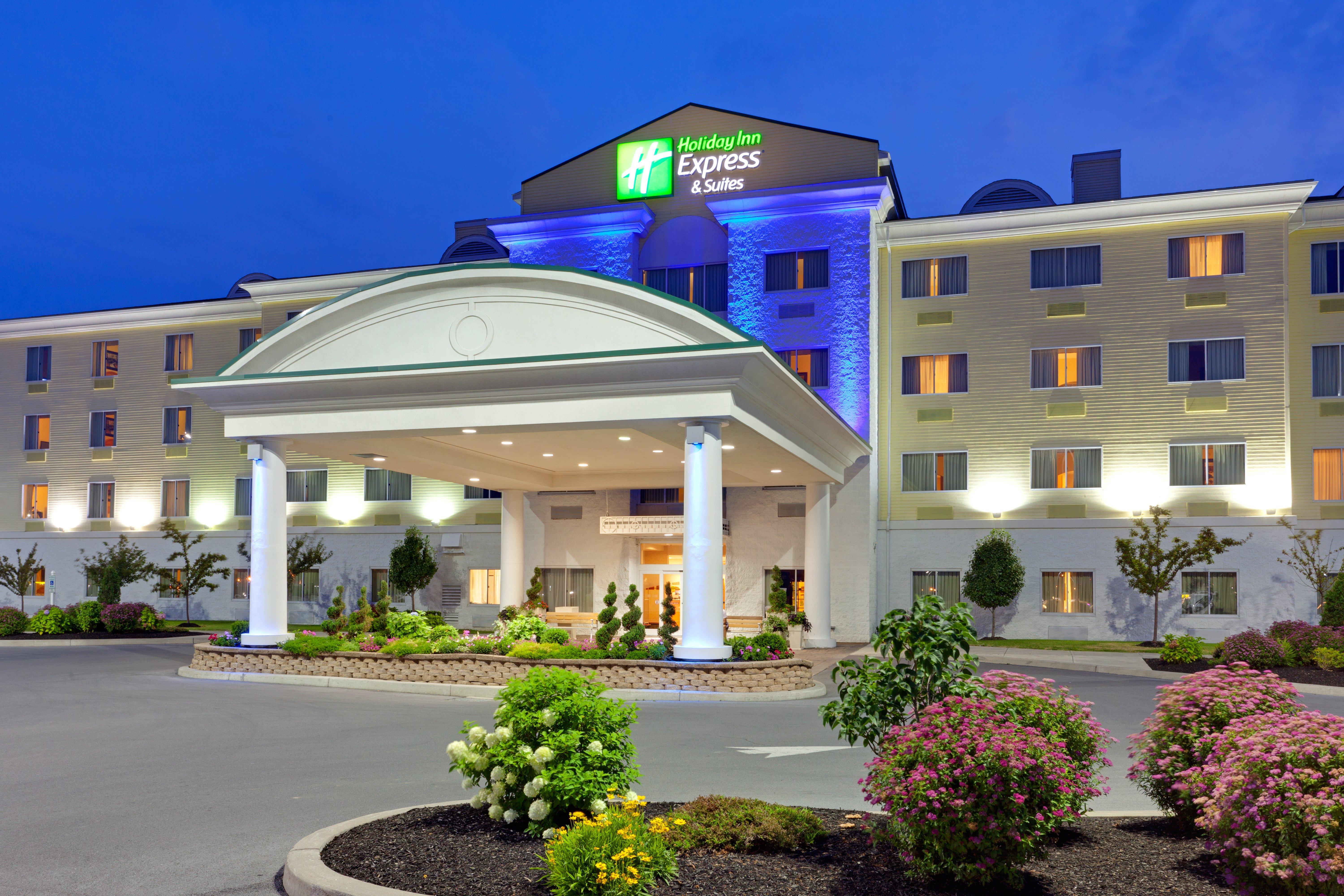 Holiday Inn Express Hotel & Suites Watertown - Thousand Islands By Ihg Экстерьер фото